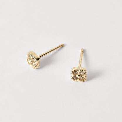 K10 ダイヤモンド フラワーモチーフ ピアス