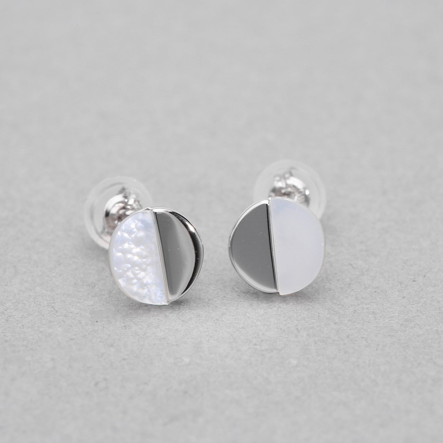 K10 ホワイトシェル スタッドピアス（〇：WG）