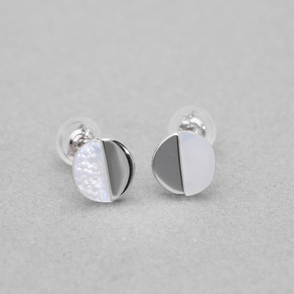 K10 ホワイトシェル スタッドピアス（〇：WG）