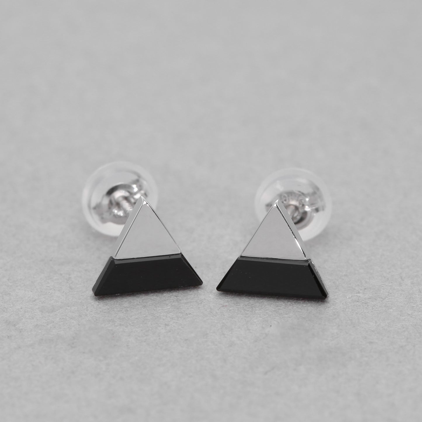 K10 オニキス スタッドピアス（△：WG）