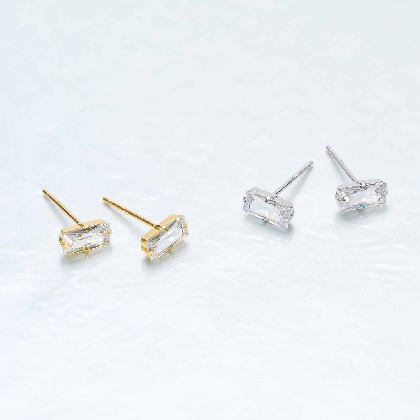 K10YG/WG キュービックジルコニア スタッドピアス