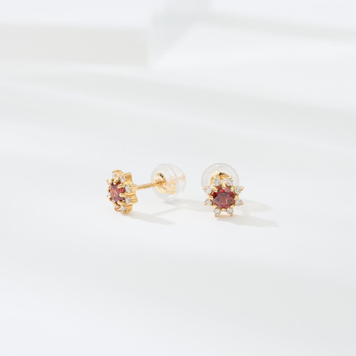 K18 誕生石×ダイヤモンド スタッドピアス （1月：ガーネット）