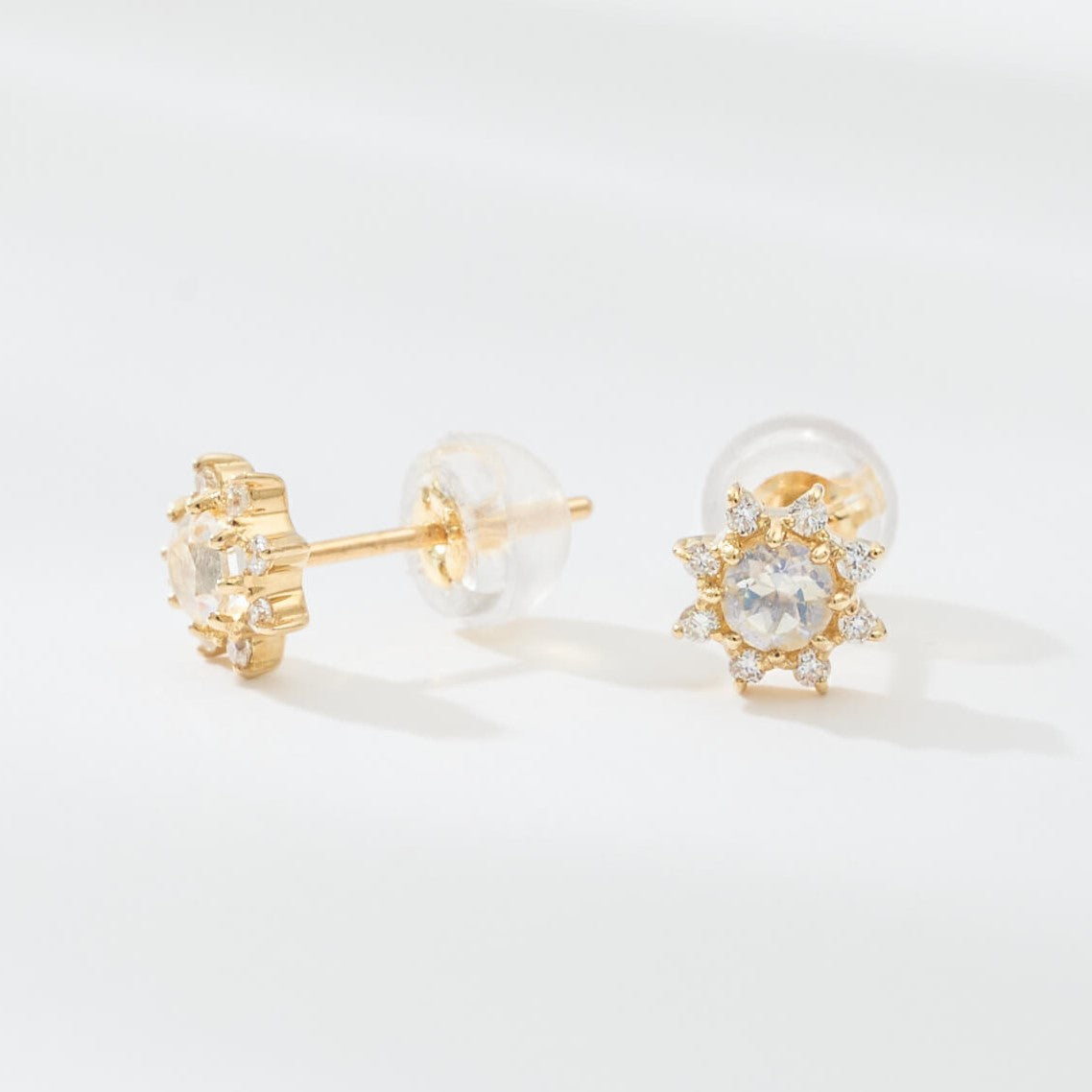 K18 誕生石×ダイヤモンド スタッドピアス （6月：ムーンストーン）
