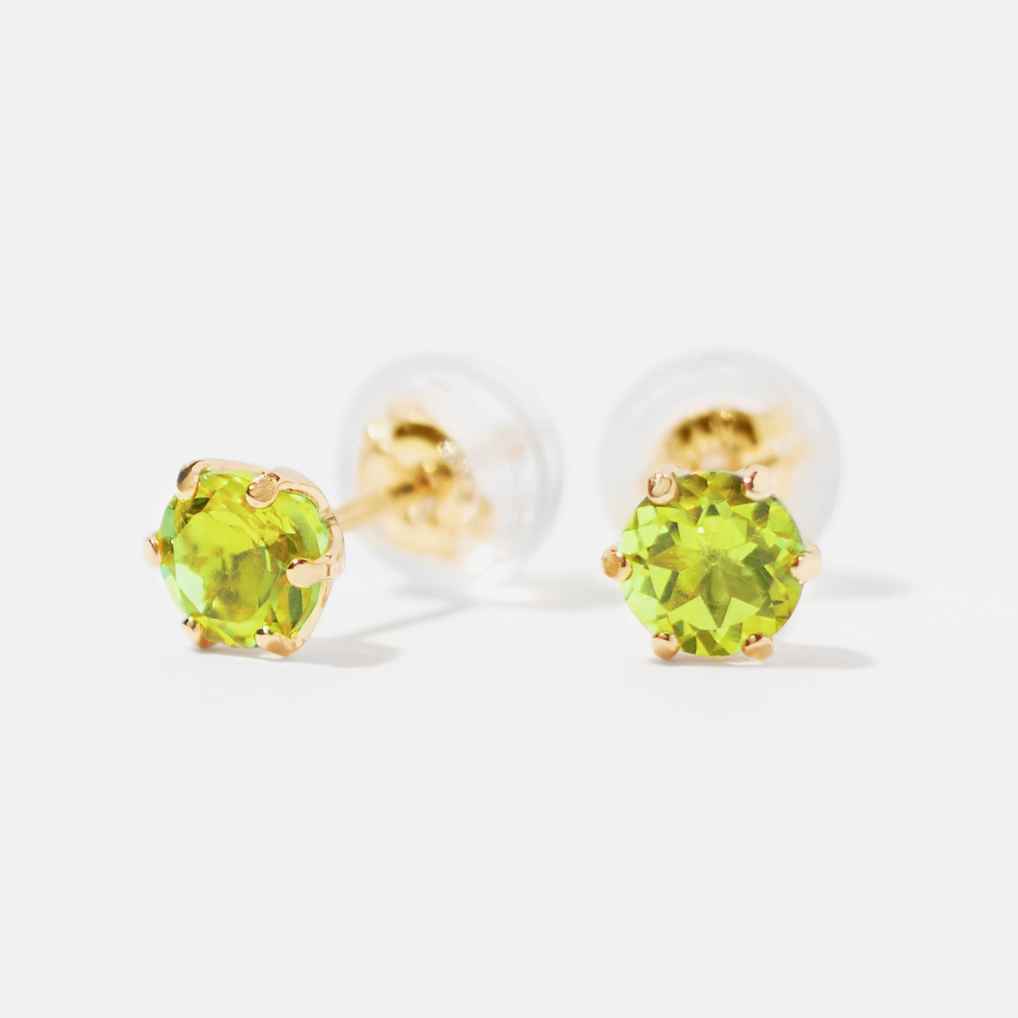 K18 誕生石 スタッドピアス 4mm（8月：ペリドット）