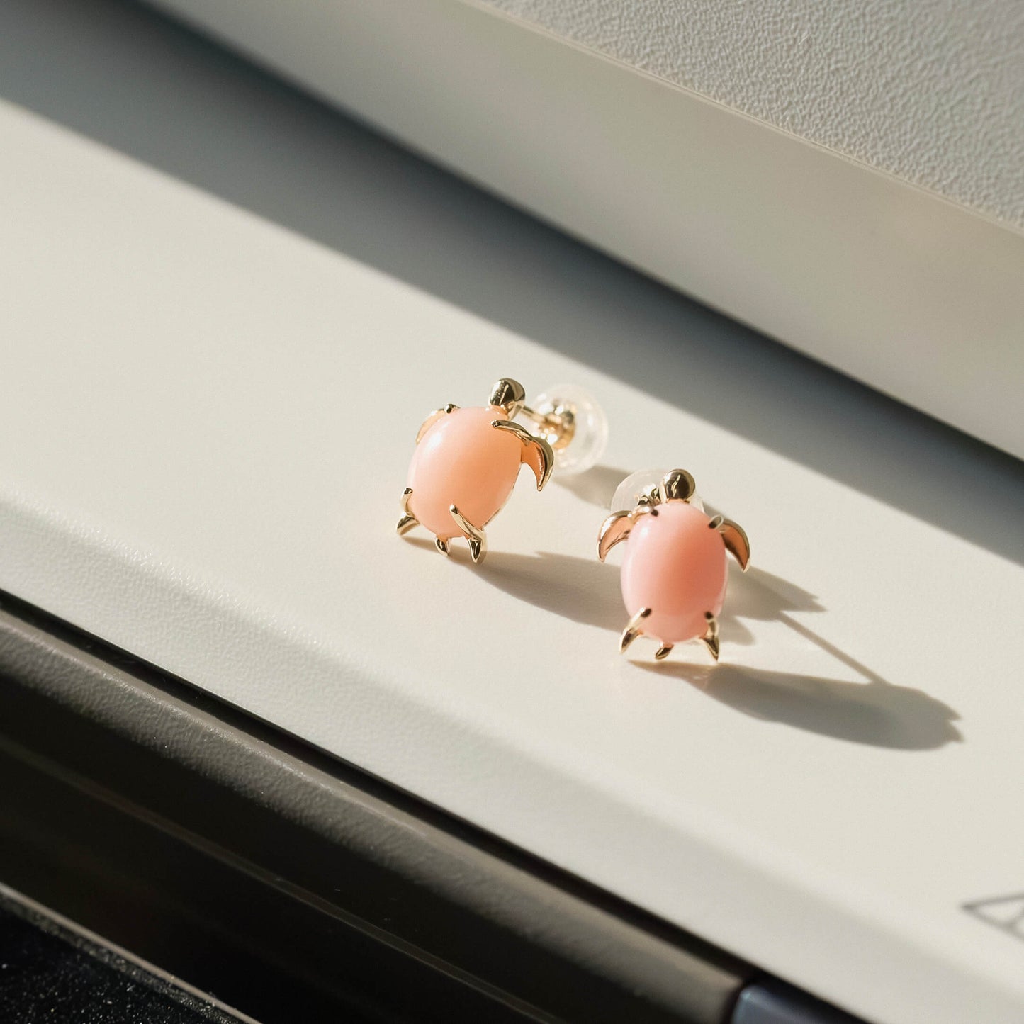 K10 カメ スタッドピアス（ピンク）