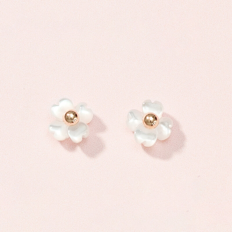 K10  フラワーシェル スタッドピアス（ヒイラギ）