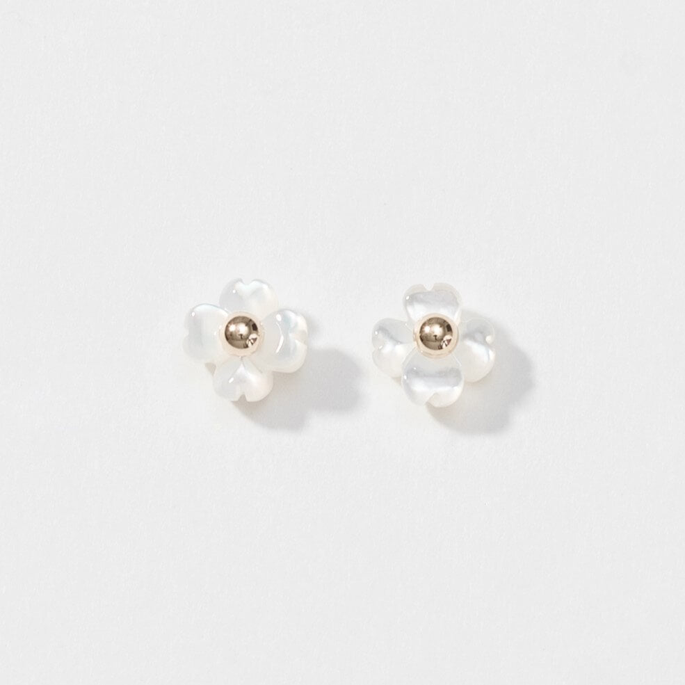 K10  フラワーシェル スタッドピアス（ヒイラギ）