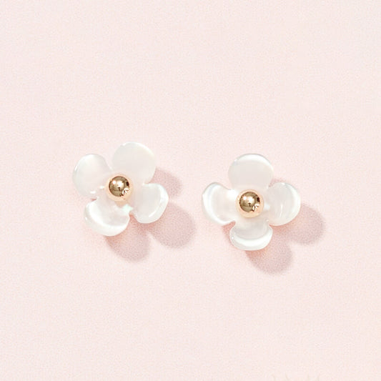 K10  フラワーシェル スタッドピアス（タネツケバナ）