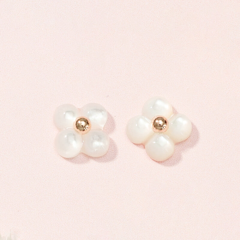 K10 フラワーシェル スタッドピアス（アジサイ）