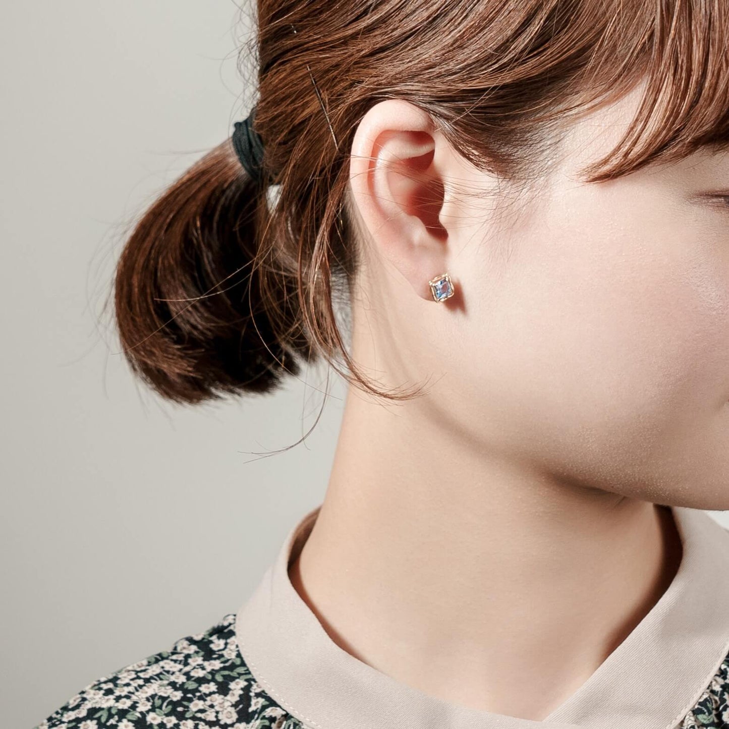 K10 シンセチックアクアスピネル スタッドピアス