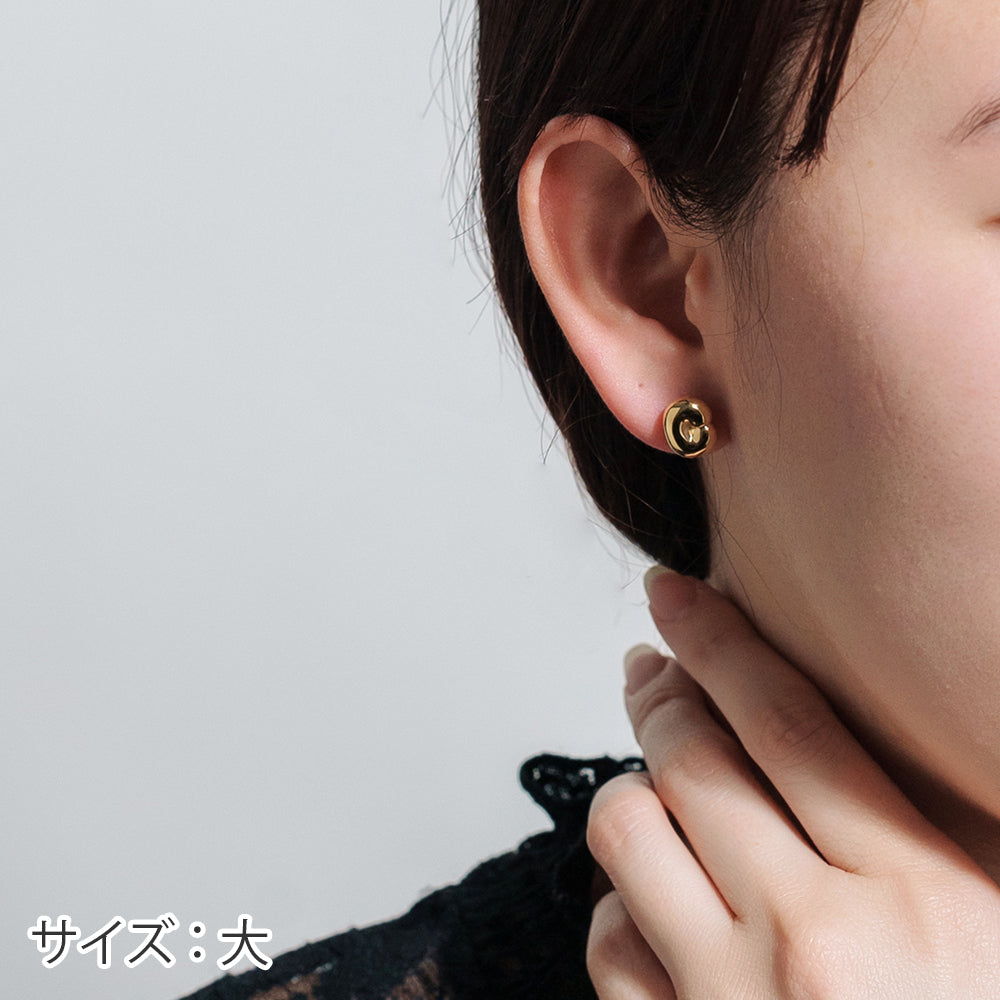 【片耳】SV925 イニシャルピアス （C：大/小）