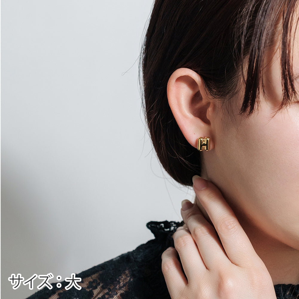 【片耳】SV925 イニシャルピアス （H：大/小）
