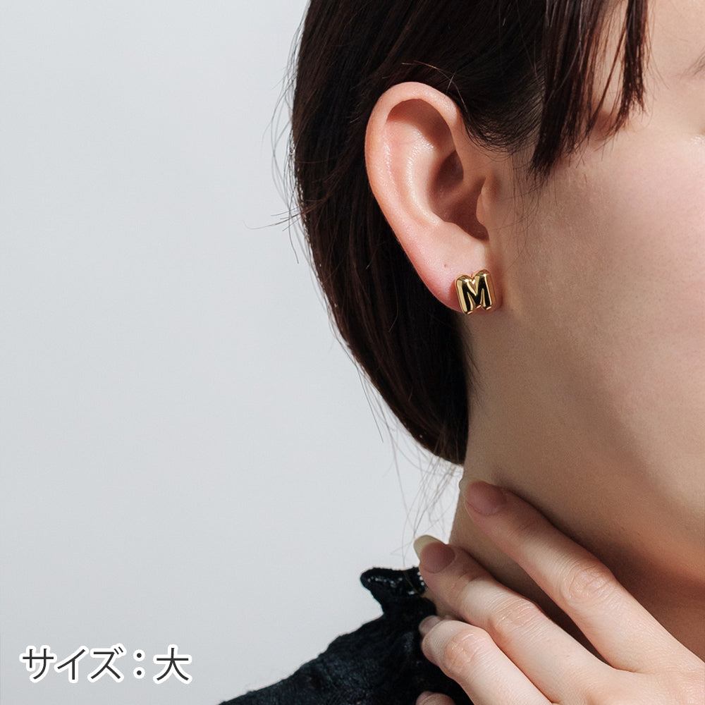 【片耳】SV925 イニシャルピアス （M：大/小）
