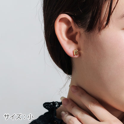 【片耳】SV925 イニシャルピアス （K：大/小）