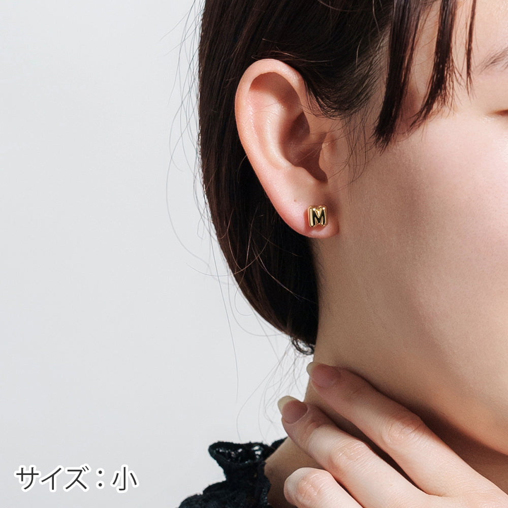 【片耳】SV925 イニシャルピアス （M：大/小）