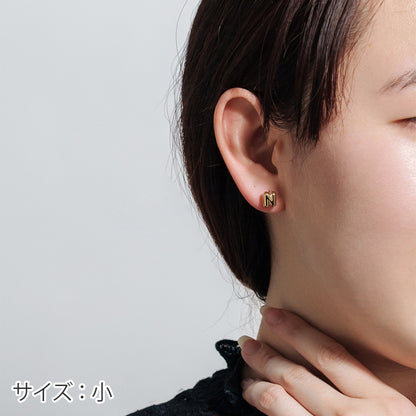 【片耳】SV925 イニシャルピアス （N：大/小）